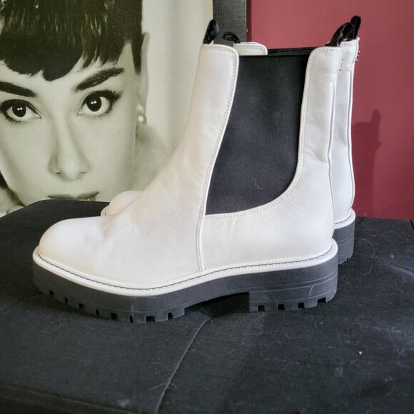 *SAM EDELMAN LEATHER WHITE CHELSEA BOOTS SZ 9 - Picture 1 of 6